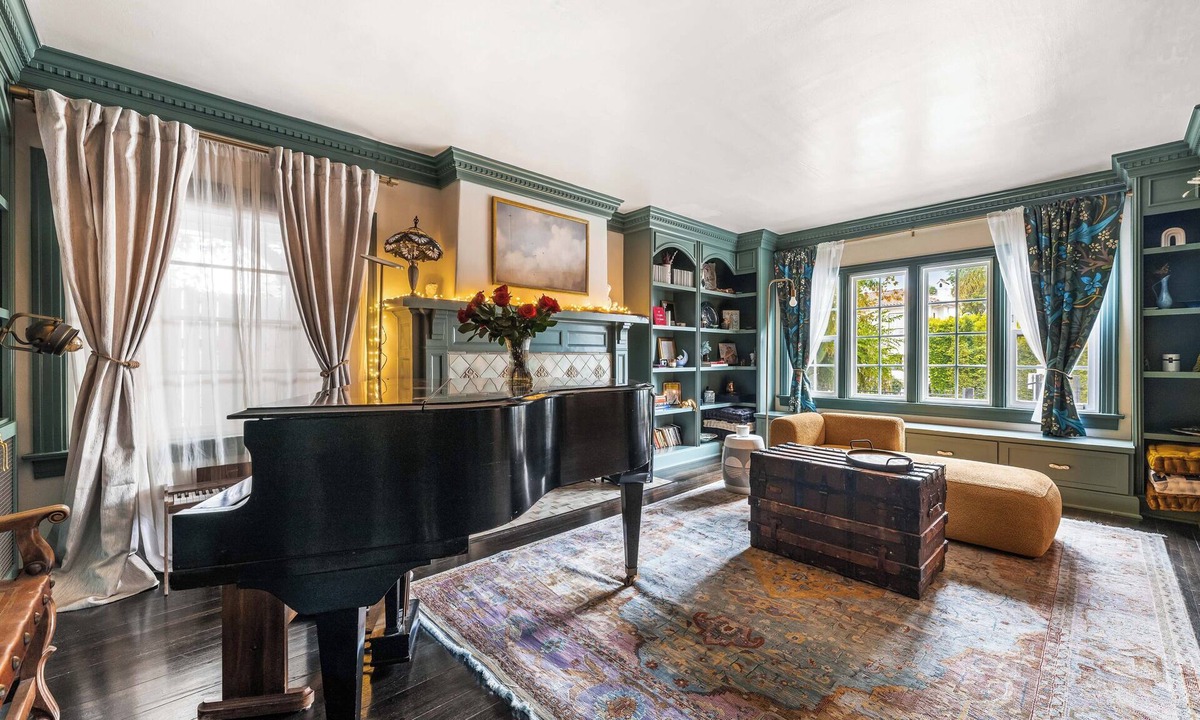 Hollywood House | Family Home with Office & GuestSuite In Hancock Park