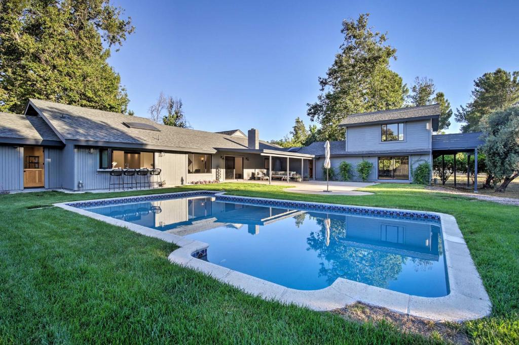 Valley Center House | Family Retreat - Private Tennis Court and Game Room