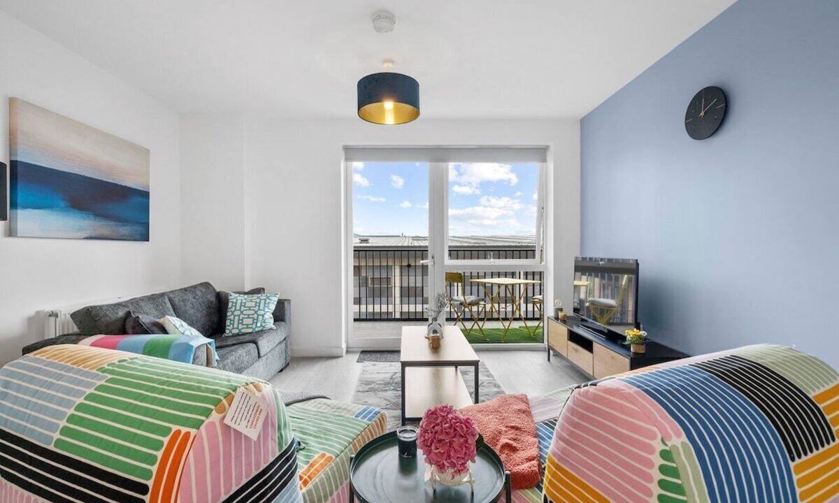 Botwell Condo | Flat 50 - Hayes 4 Sleep/Near Tube