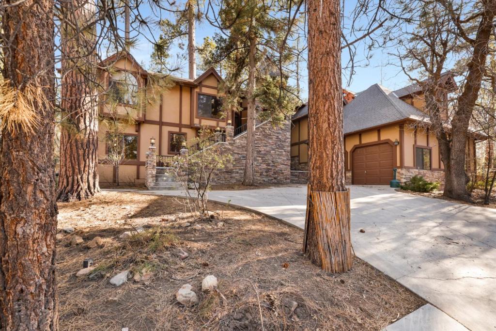 Evergreen Estates House | Four Happy Bears Estate - 1277 by Big Bear Vacations
