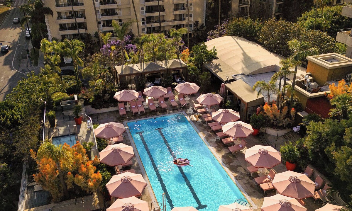 Beverly Grove Hotel | Four Seasons Los Angeles at Beverly Hills