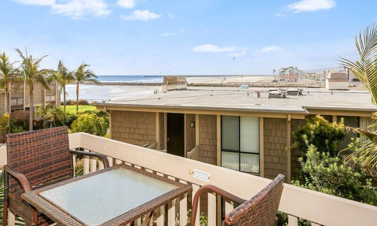 Oceanside Condo | FREE $100 Gift Card with stays 7+ nights - E109 North Coast Village