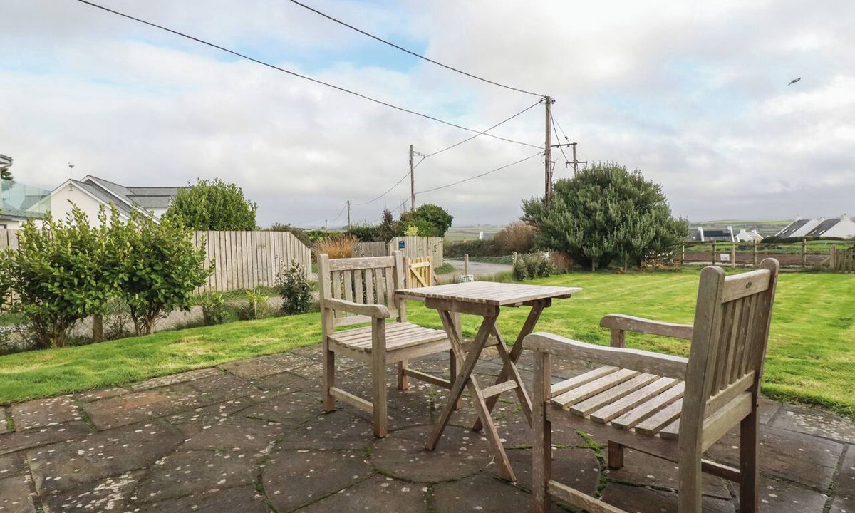 Trebetherick Cottage | FREEFOLK COTTAGE, romantic, character holiday cottage in Polzeath