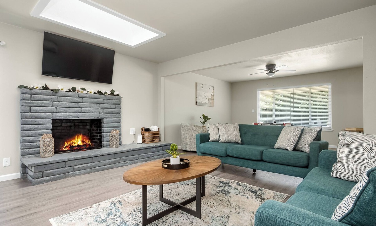 Fresno House | Fresno House| Air Hockey| Private Parking|4/2:Wow!