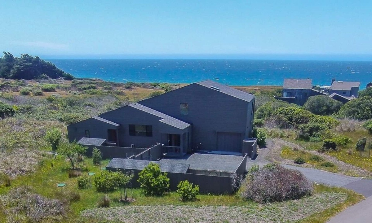 Sea Ranch House | Friends and family will love staying at Tranquility Base in the Sea Ranch