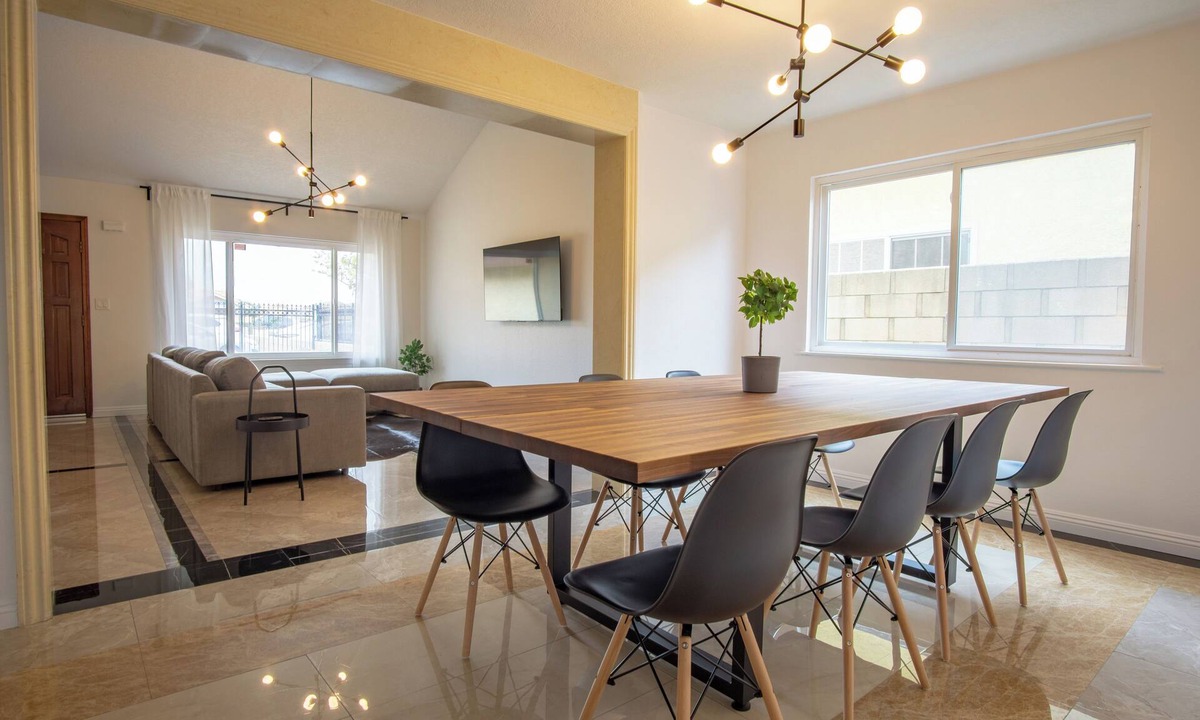 La Palma House | Fun and Central SoCal Home with WiFi, AC