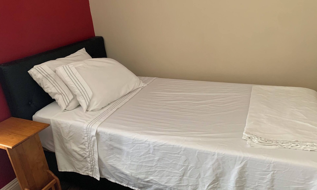Woodland Hills Apartment | Garden View Charming Cozy studio in nice Los Angeles -AC and Highspeed Internet