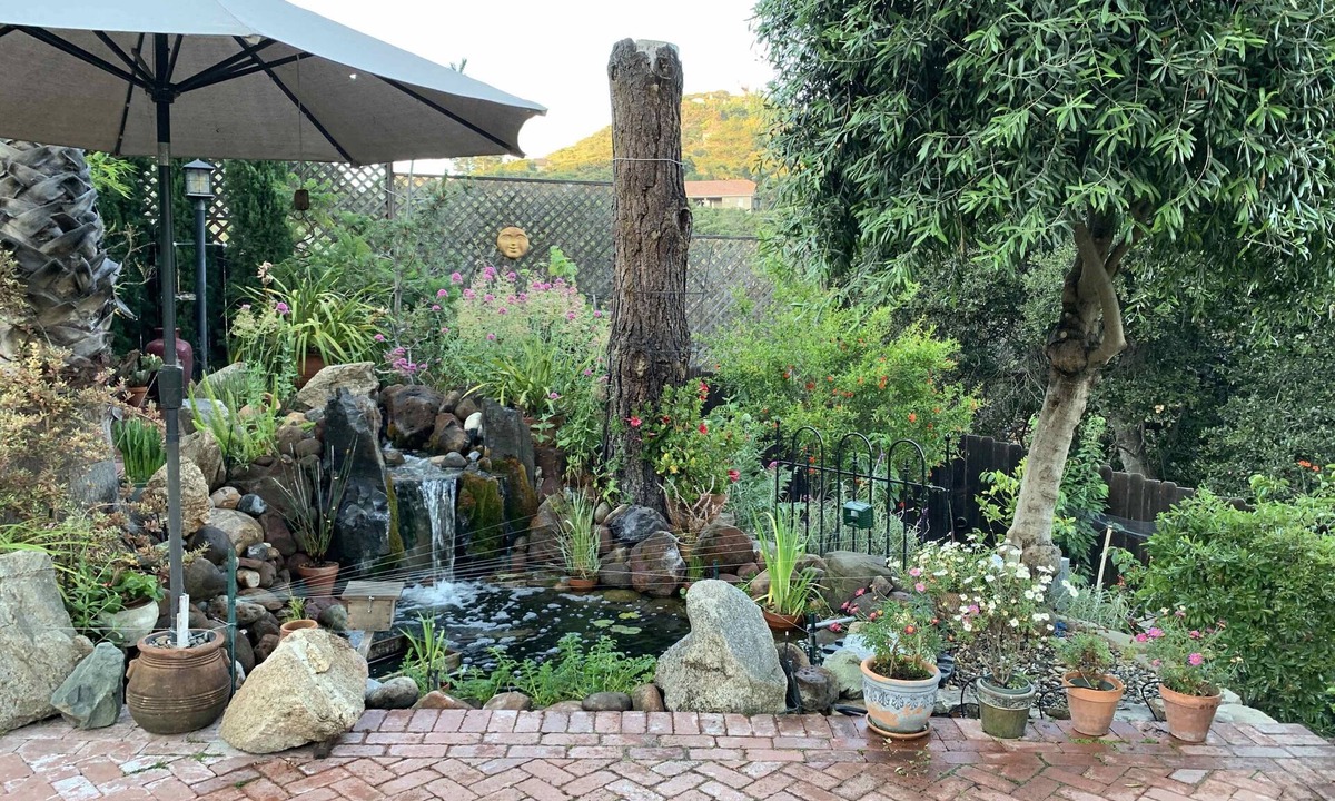 Carmel House | Gardens, water features, nearby wineries close to DT Carmel and Carmel Beach