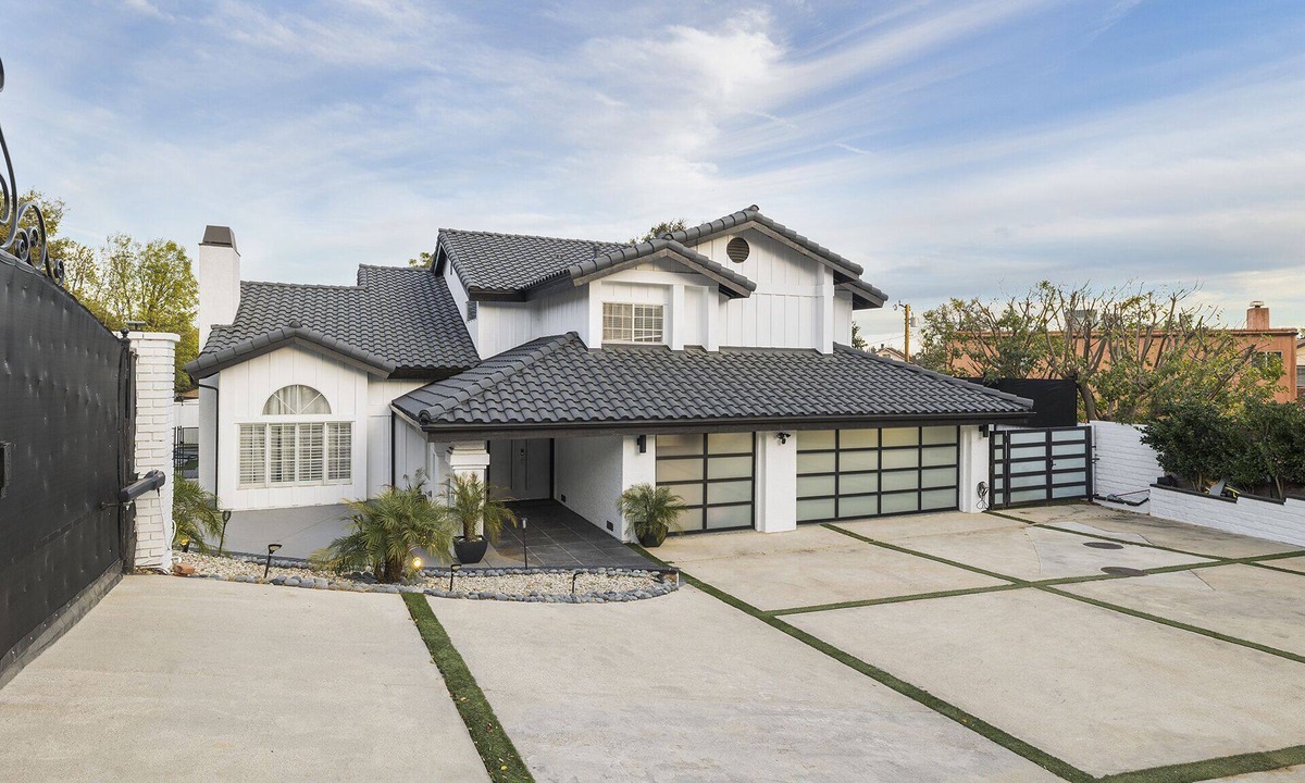 Chatsworth House | Gated Luxurious Modern Hills Oasis Estate POOL/SPA