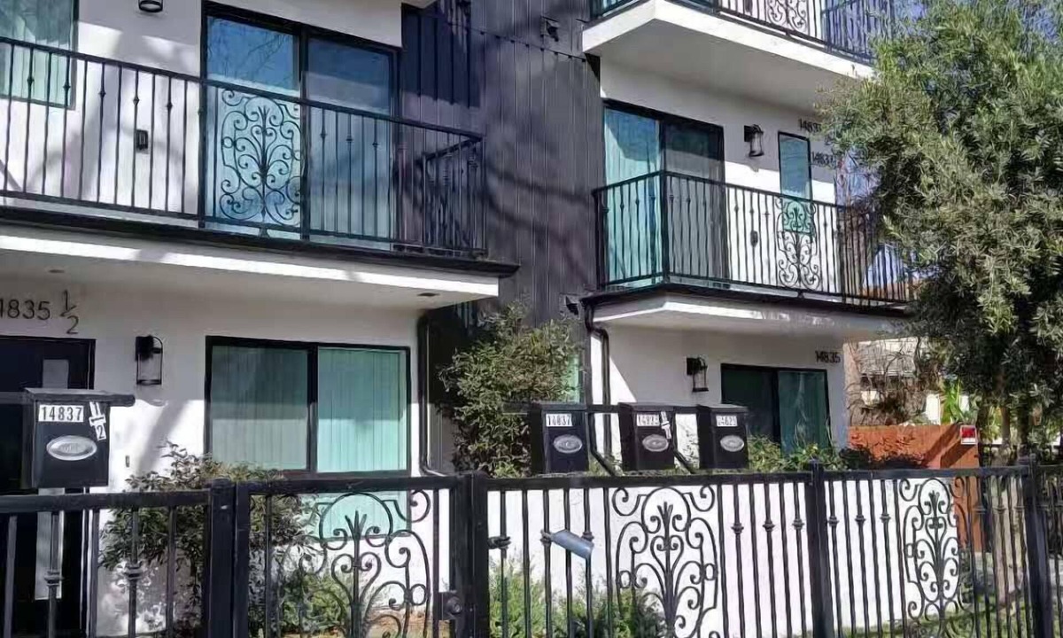 Van Nuys Apartment | Gilmore One