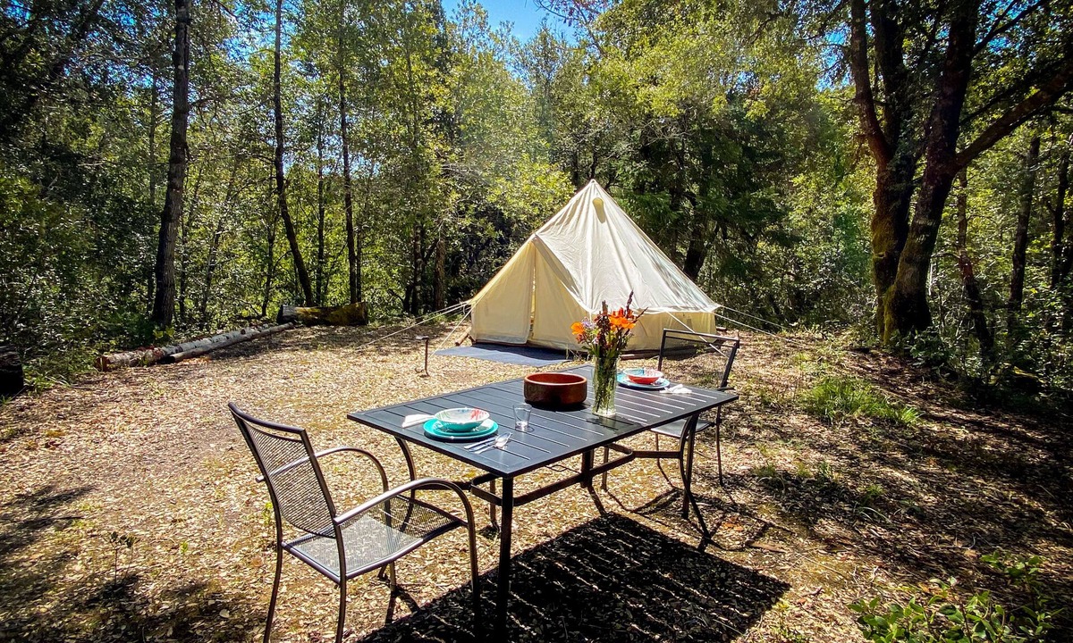Garberville RV Rental | Glamping in the Redwoods, with hot tub! The Knoll