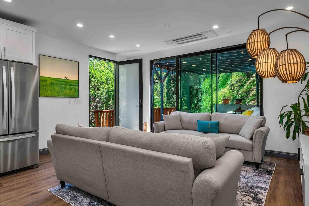 Beachwood Canyon House | Glen Oak Bungalow