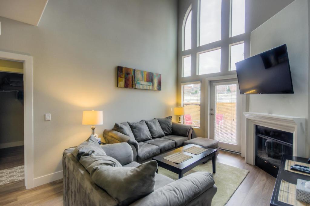 Westwood Apartment | Glendon Westwood 4143-TH-R