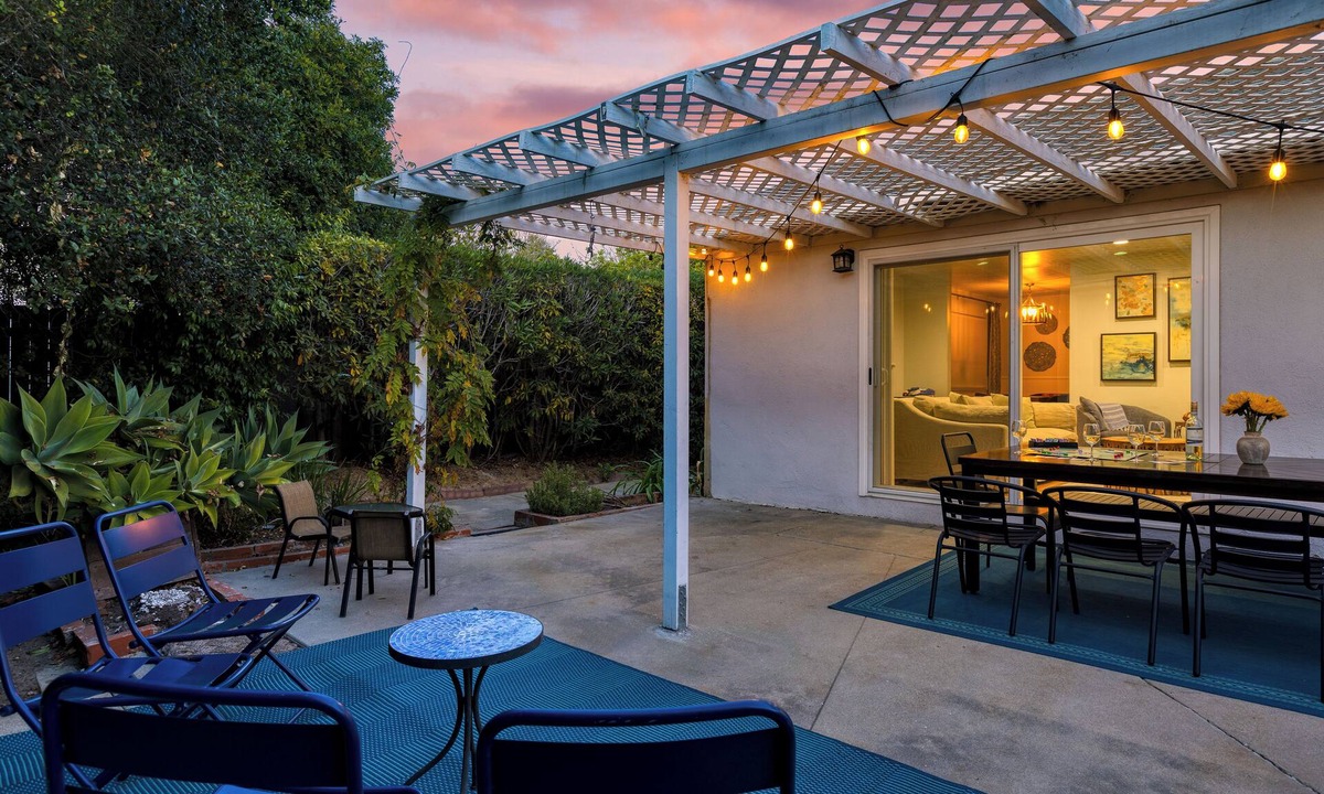 Goleta House | Goleta Getaway by AvantStay | Private Backyard, 1.5mi to the Beach!