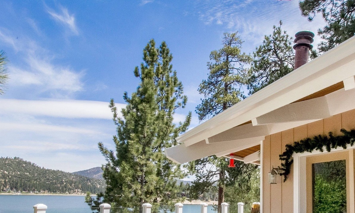 Boulder Bay House | Gorgeous 9 person Lakehouse. Stunning Lake Views from Every Room! Boat Dock~ EV