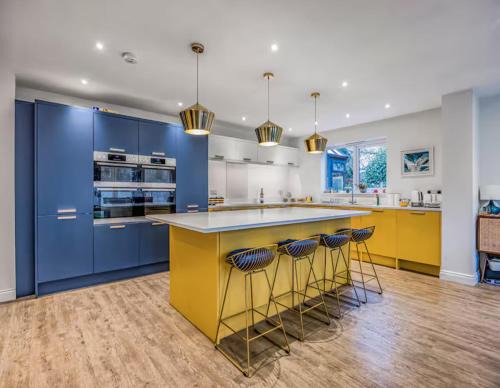 Chichester House | Gorgeous Family Home with Garden - Pass the Keys
