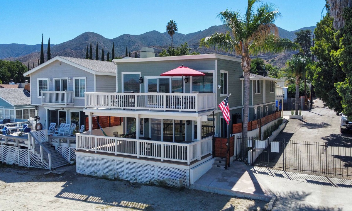 Lake Elsinore House | Gorgeous Lake Front Home w/Boat access Unit 2