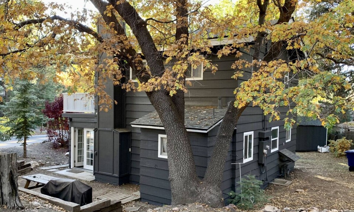 Moonridge Cabin | Gorgeous retreat located in the exclusive Moonridge area