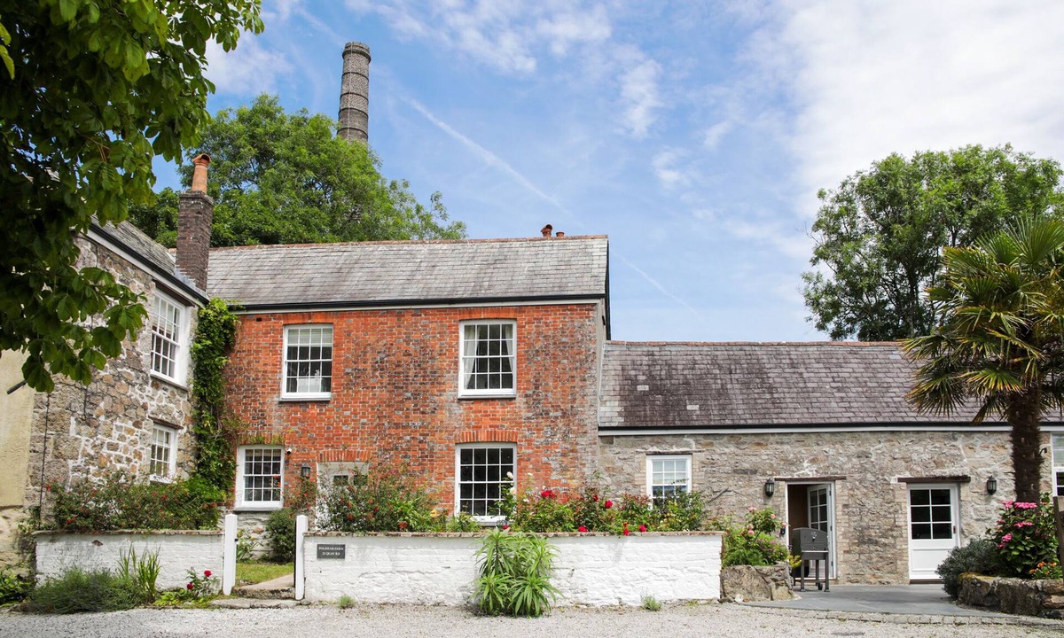 Charlestown House | Grade II Listed former farmhouse, set within two acres of gardens and grounds