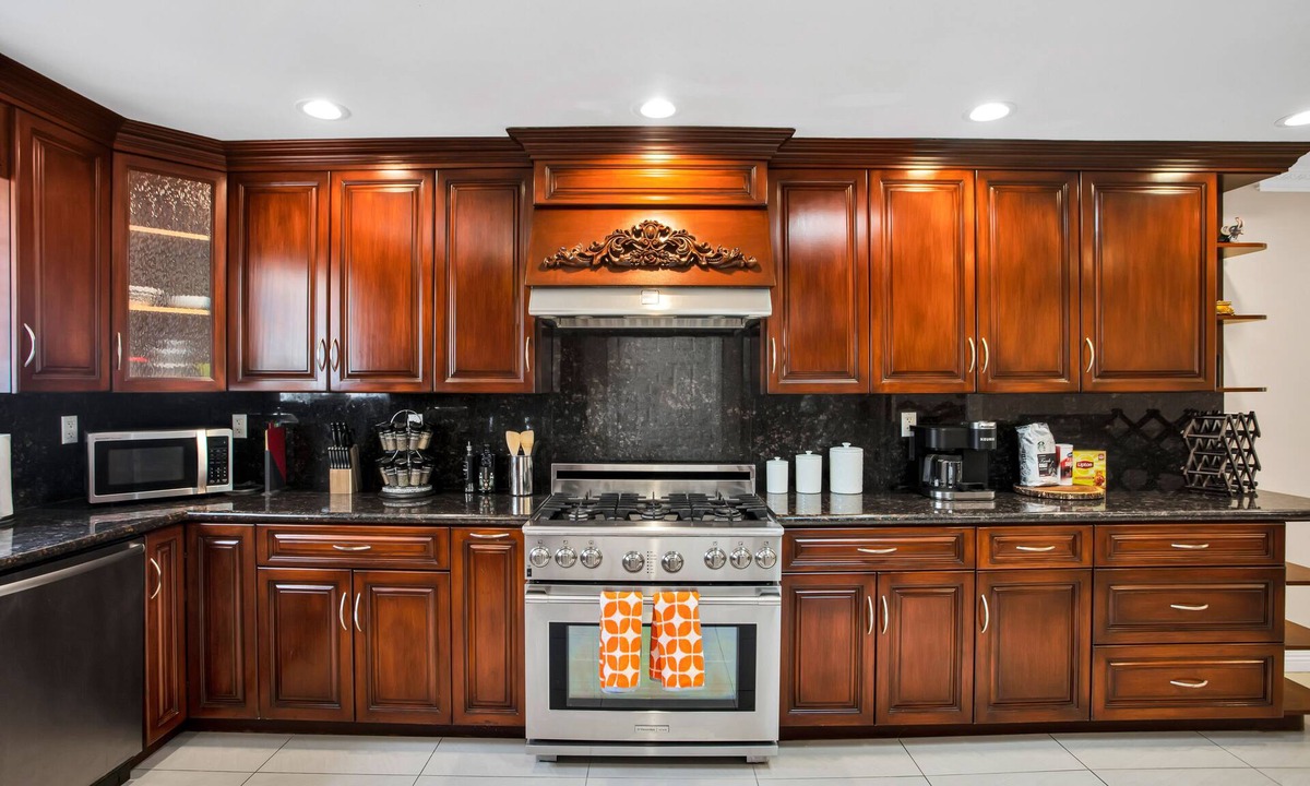 Northridge House | Grand Monthly Rental Villa close to Fashion Mall