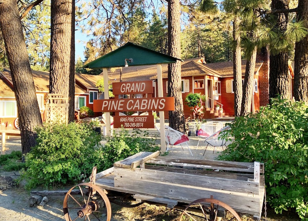 Wrightwood Hotel | Grand Pine Cabins