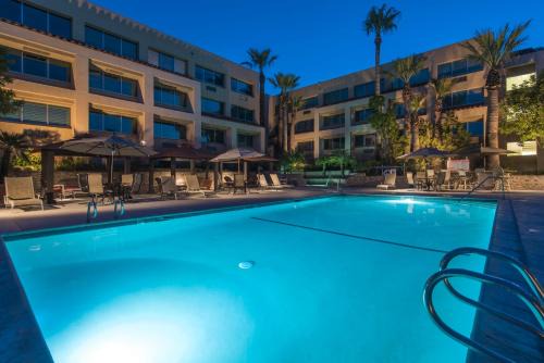 Grand Vista Hotel | Simi Valley