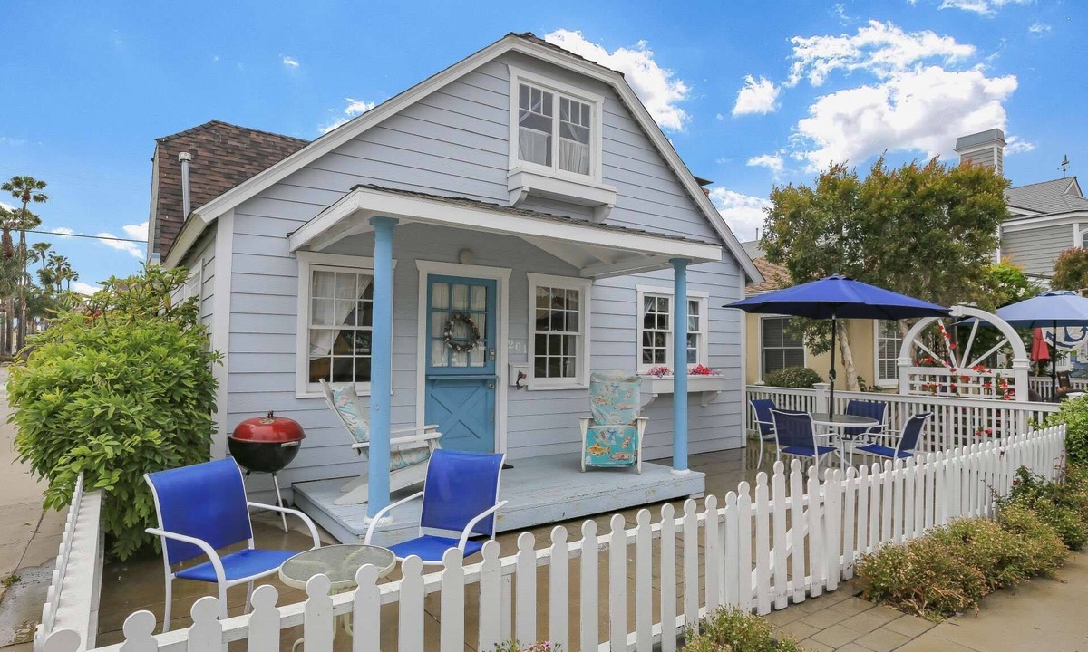 Balboa Island Cottage | Great Value! Classic Cottage on Balboa Island, Walk to Beach/Marine Ave, Corner Lot, Spacious Patio