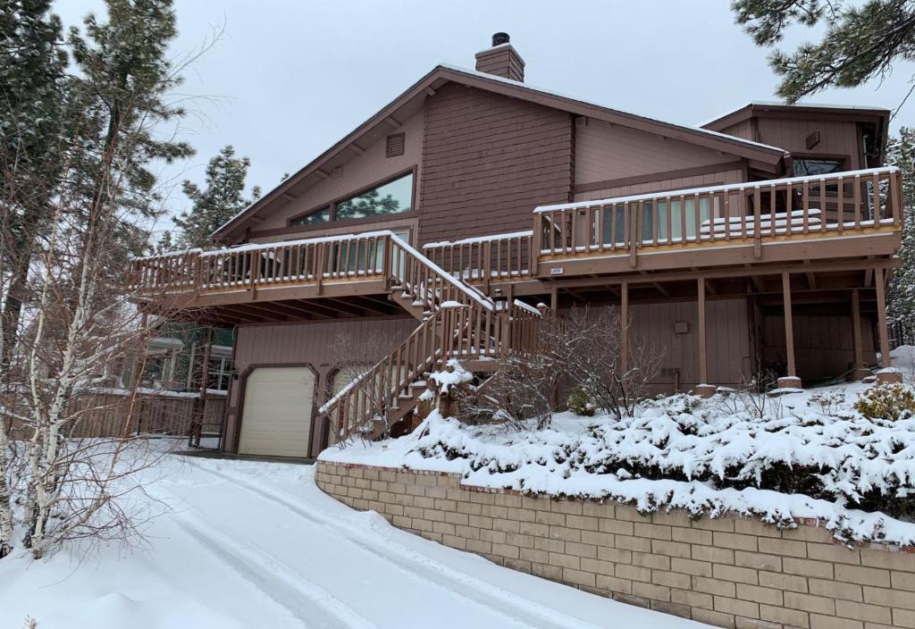 Moonridge House | Grizzly Manor