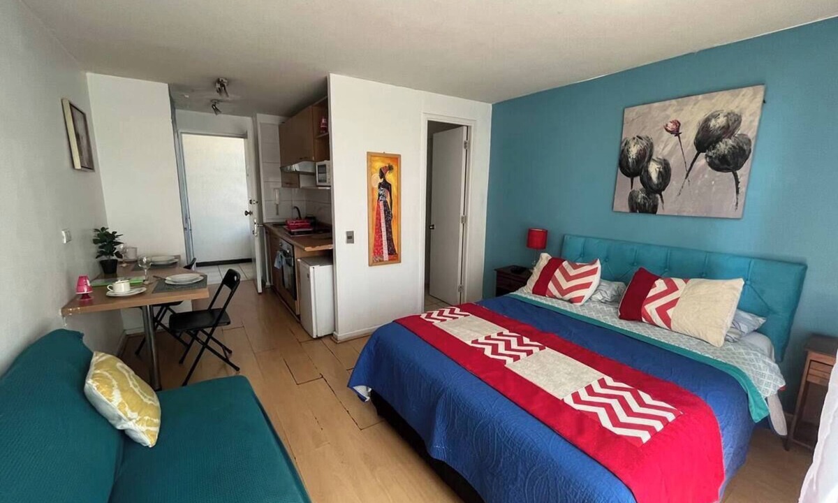 Downtown Santiago Apartment | Half a block from sta lucia subway station. Study