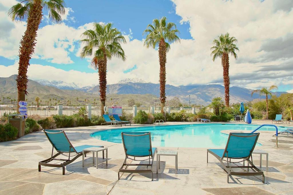 Cathedral City Resort | Hampton Inn & Suites Cathedral City