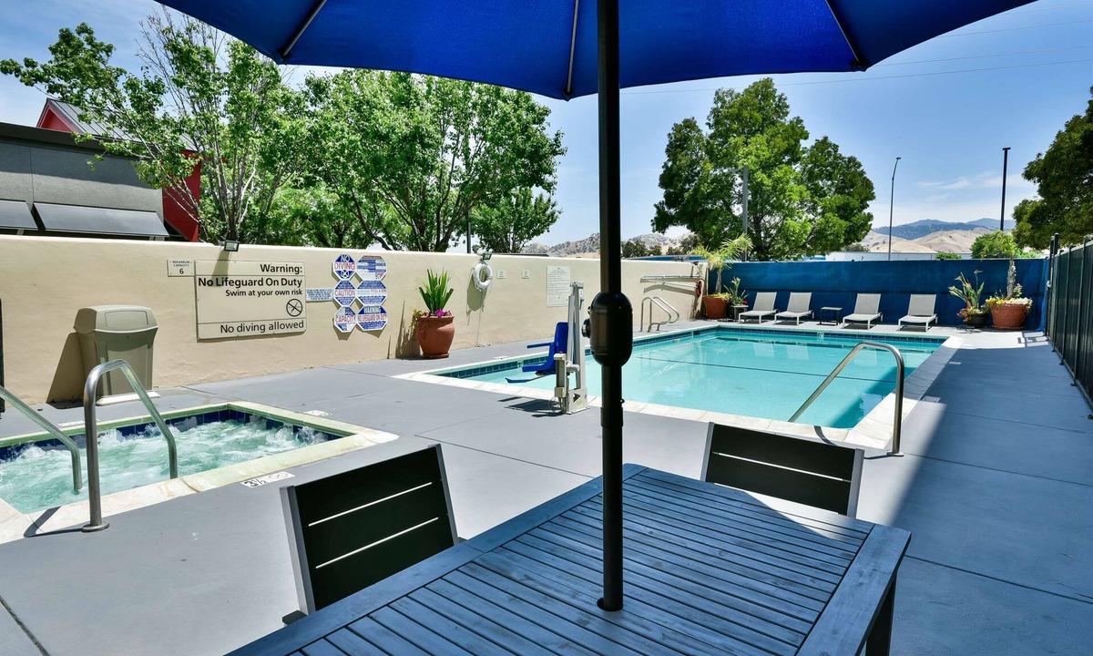 Pittsburg Hotel | Hampton Inn & Suites Pittsburg, CA