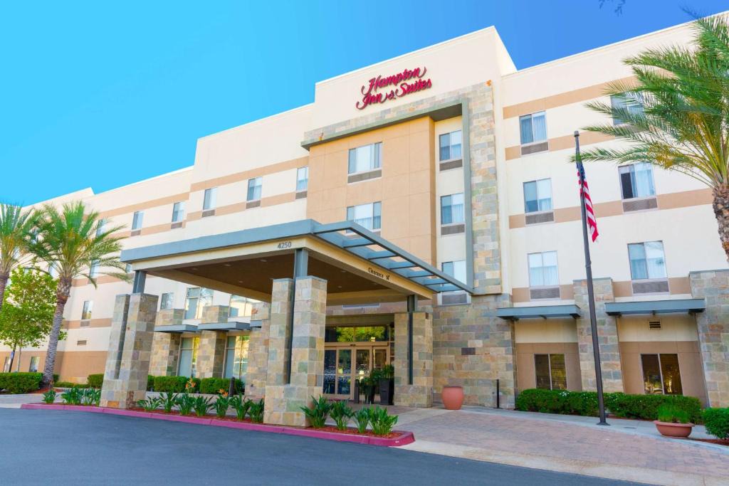 La Sierra Hotel | Hampton Inn & Suites Riverside/Corona East