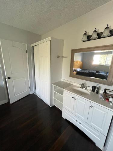 Hollywood Apartment | Heart of Hollywood 1 bedroom apt