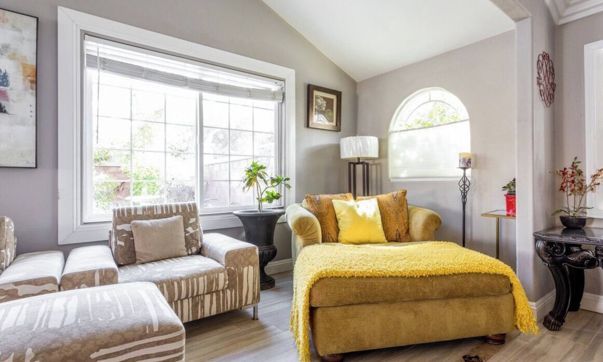 Los Serranos House | Heart of LA Large single level pool BBQ home