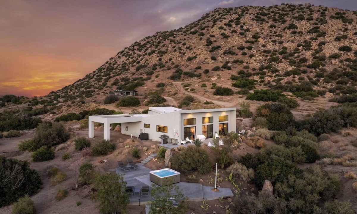 Pioneertown House | Heaven's View By The Cohost Company