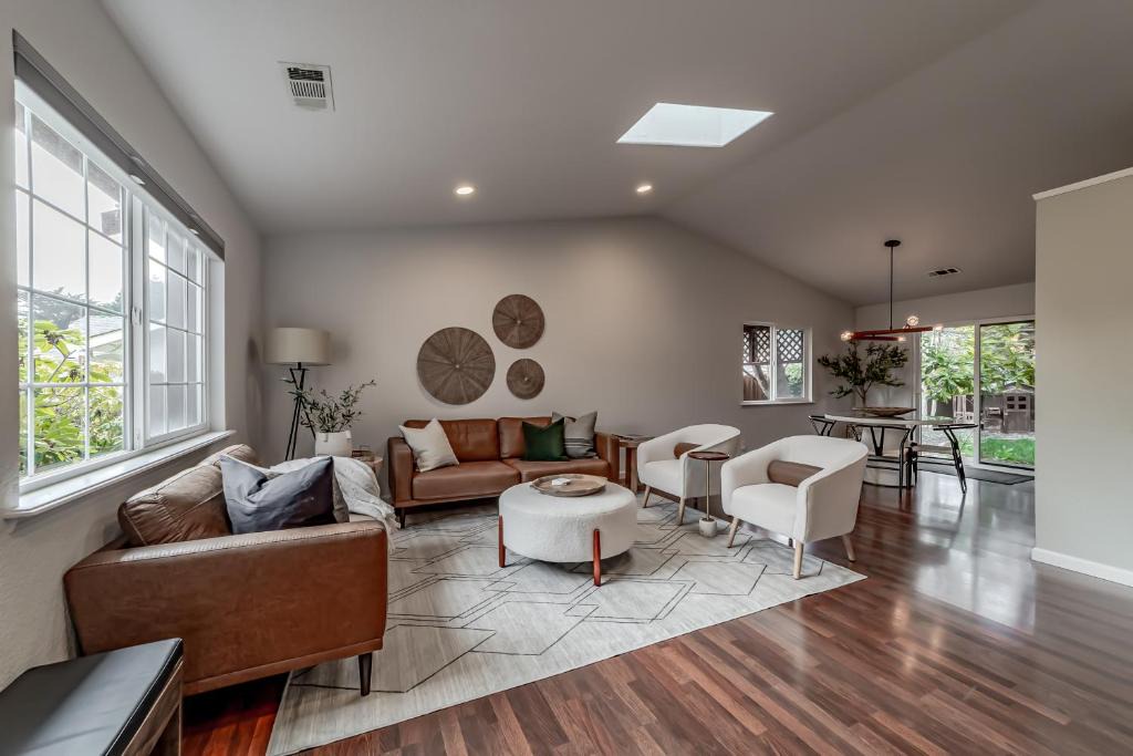 McKinleyville House | Hedge Rose House