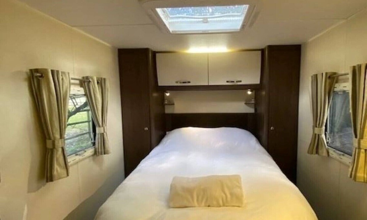 Cudham House | Hideaway Caravan Sleeps 2