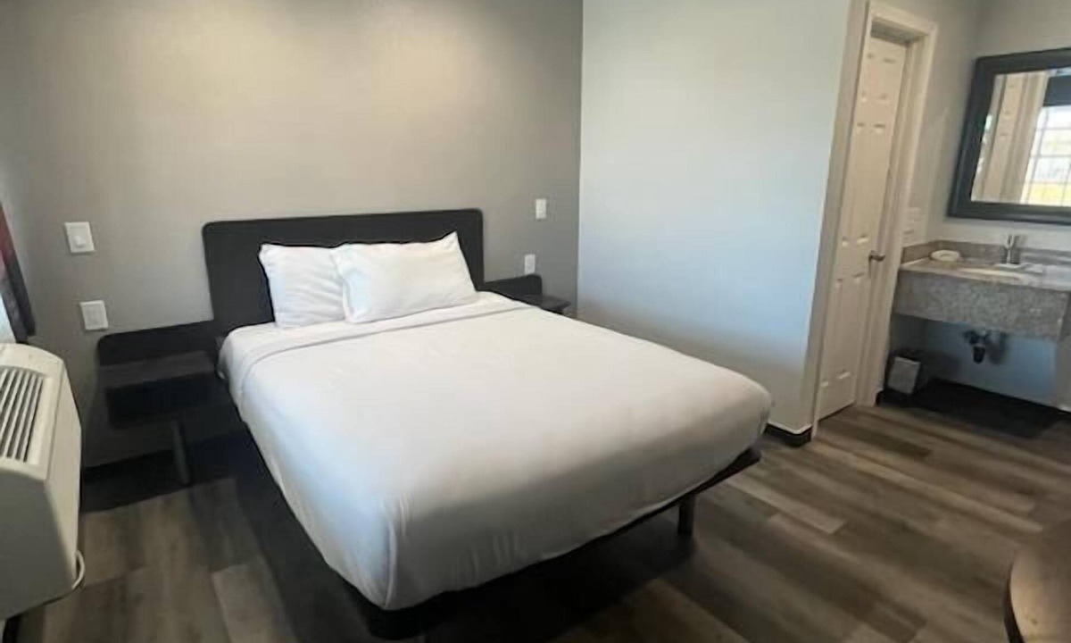 Hesperia Hotel | High Desert Inn