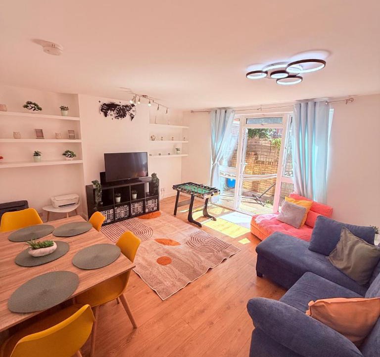Camden Town Apartment | High Quality 3 BED FLAT for 9 people with 3 Bathrooms 3min from Camden Town plus private garden and huge living room