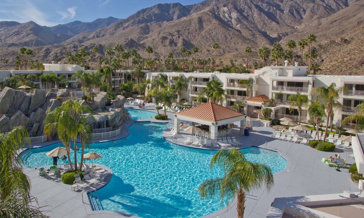 Canyon Corridor Hotel | Hilton Vacation Club Palm Canyon Palm Springs