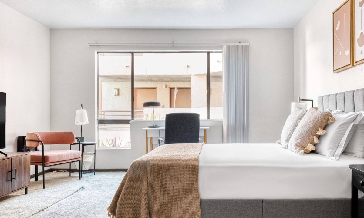 Studio City Apartment | Hip Studio City Studio w/Gym, Pool & W/D, near TJ & WF, by Blueground