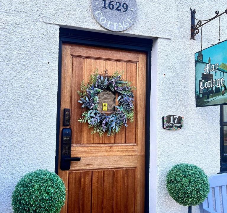 Heysham House | Historic 1629 May Cottage with Hot Tub