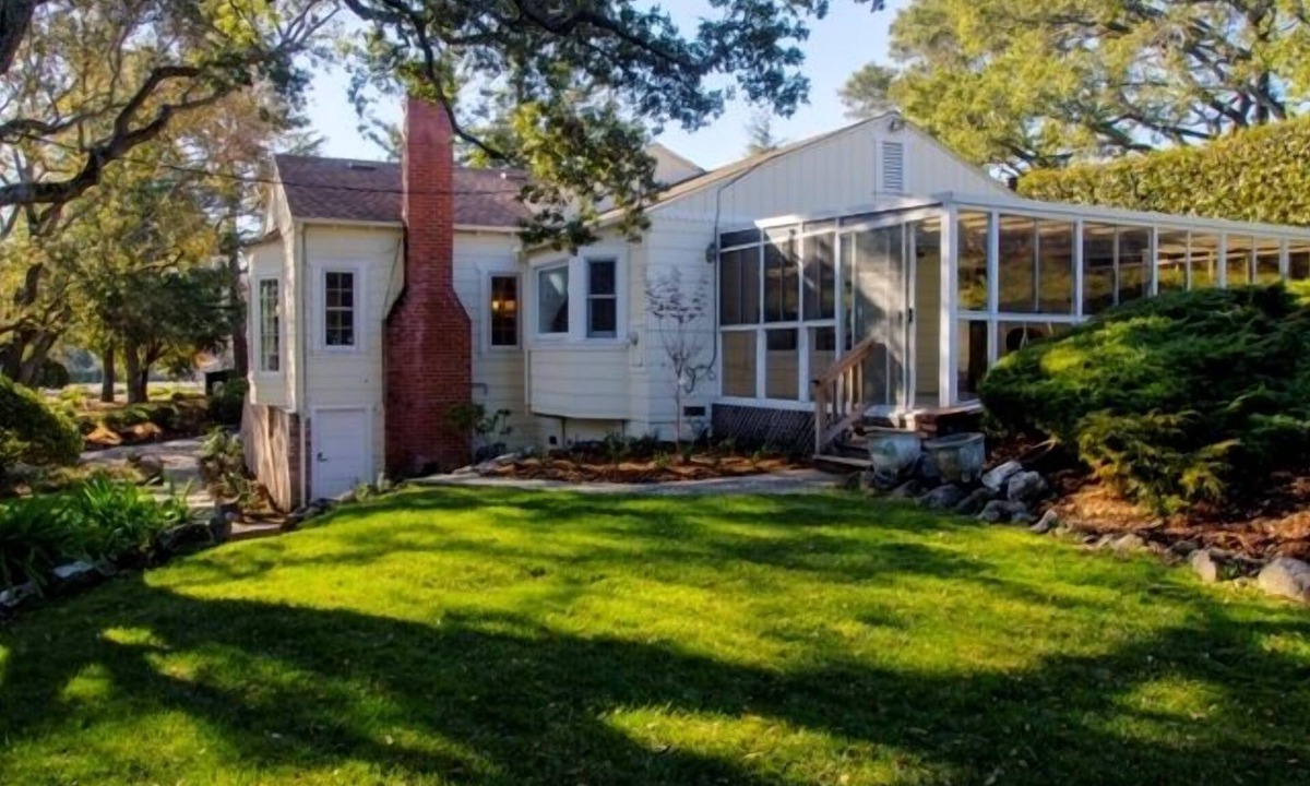 Petaluma House | Historic Petaluma Vacation Rental on Vintage Farm!