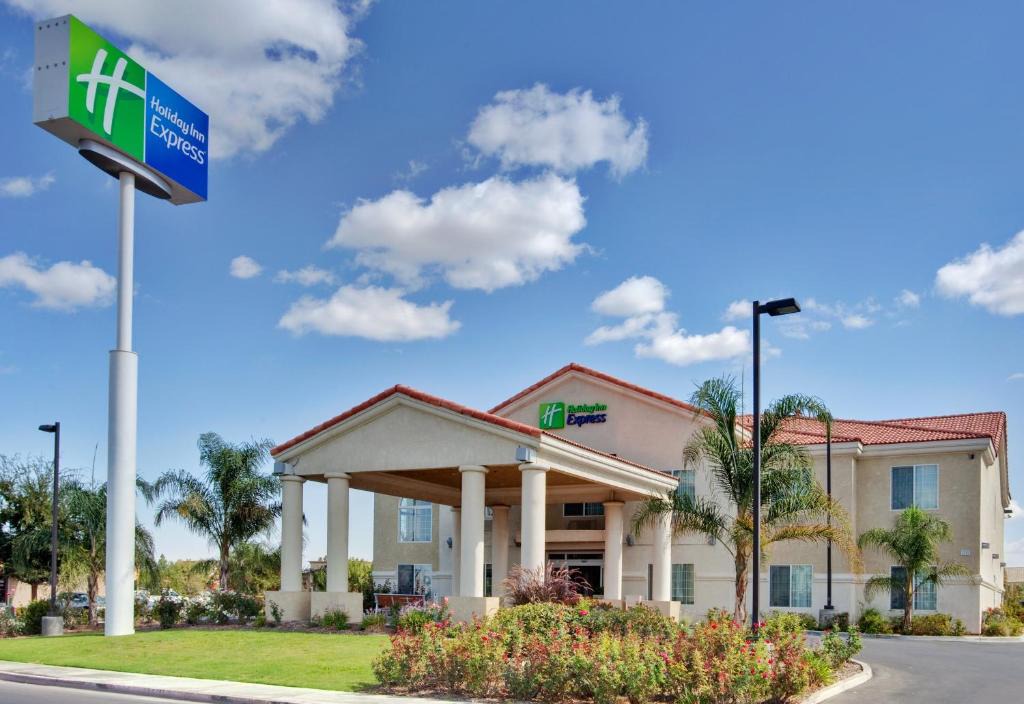 Delano Hotel | Holiday Inn Express Delano Highway 99 by IHG