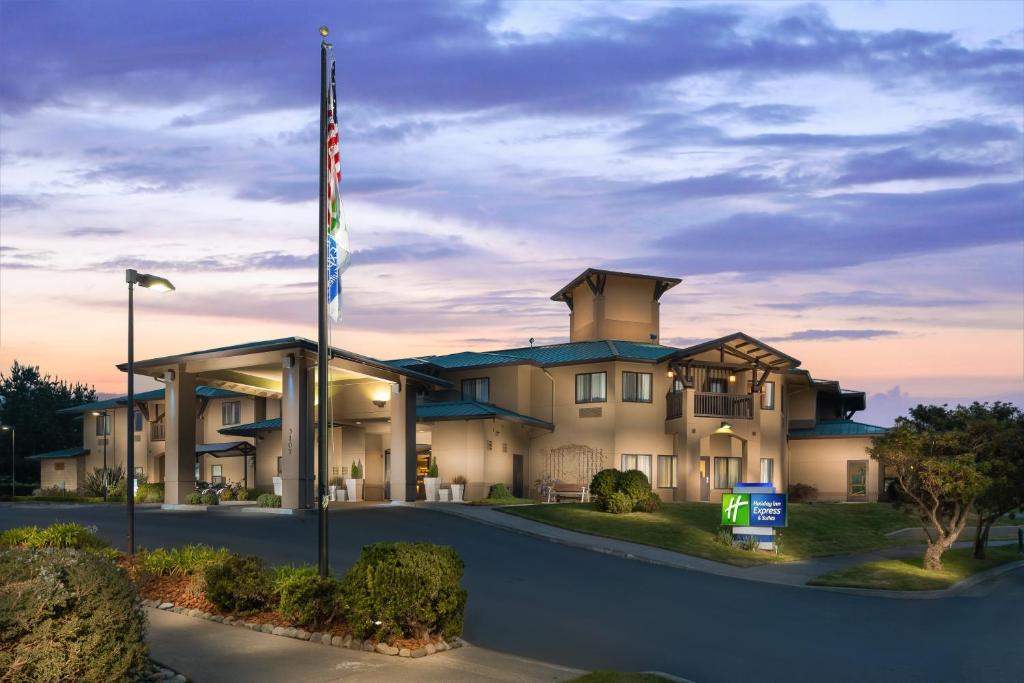McKinleyville Hotel | Holiday Inn Express Hotel & Suites Arcata/Eureka-Airport Area by IHG
