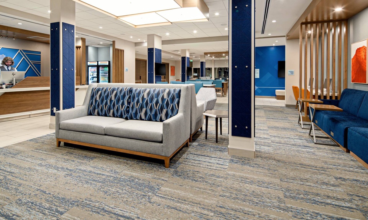Palm Desert Hotel | Holiday Inn Express & Suites Palm Desert - Millennium by IHG
