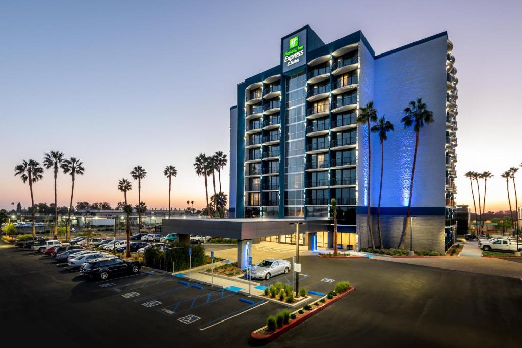 Lyon Street Hotel | Holiday Inn Express & Suites Santa Ana - Orange County by IHG