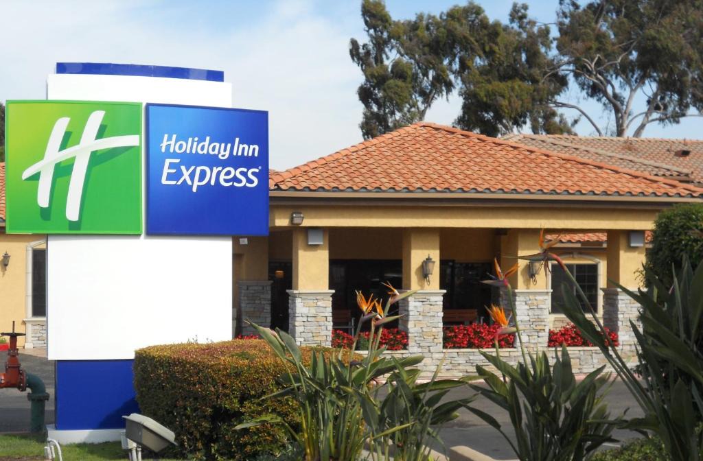 Rancho Bernardo Hotel | Holiday Inn Express San Diego - Rancho Bernardo, an IHG Hotel