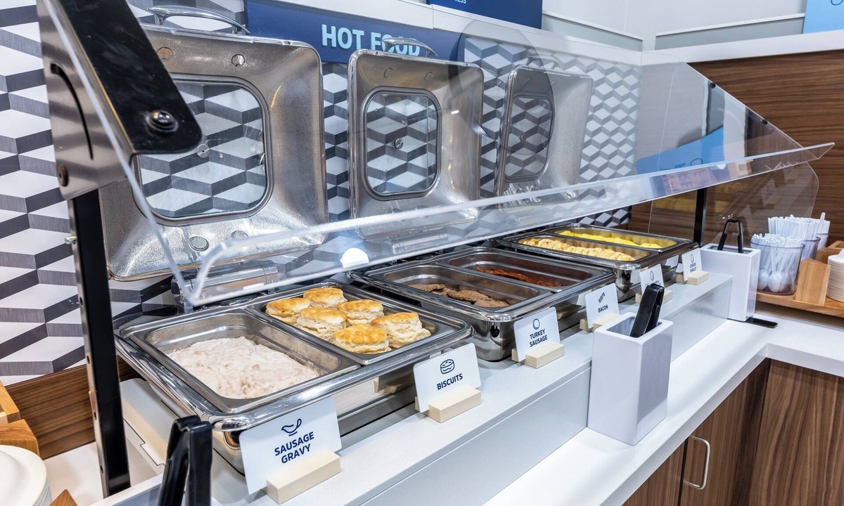 North Hills East Hotel | Holiday Inn Express Van Nuys by IHG