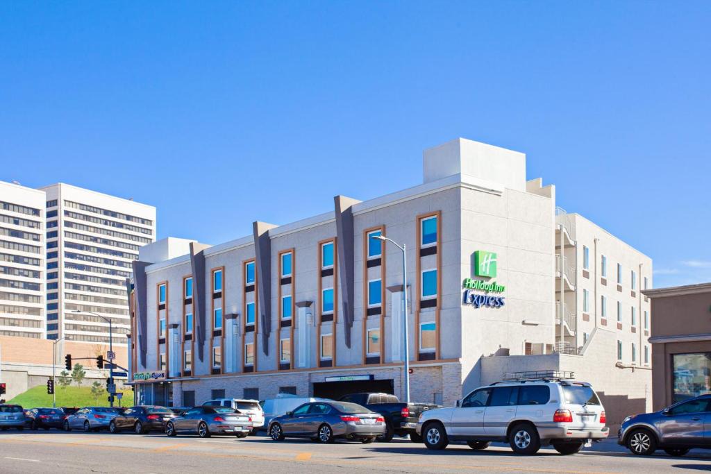 West Los Angeles Hotel | Holiday Inn Express West Los Angeles by IHG